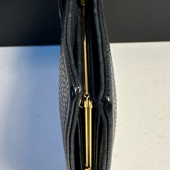 Chanel caviar long wallet with snap closure - Picture 3 of 13